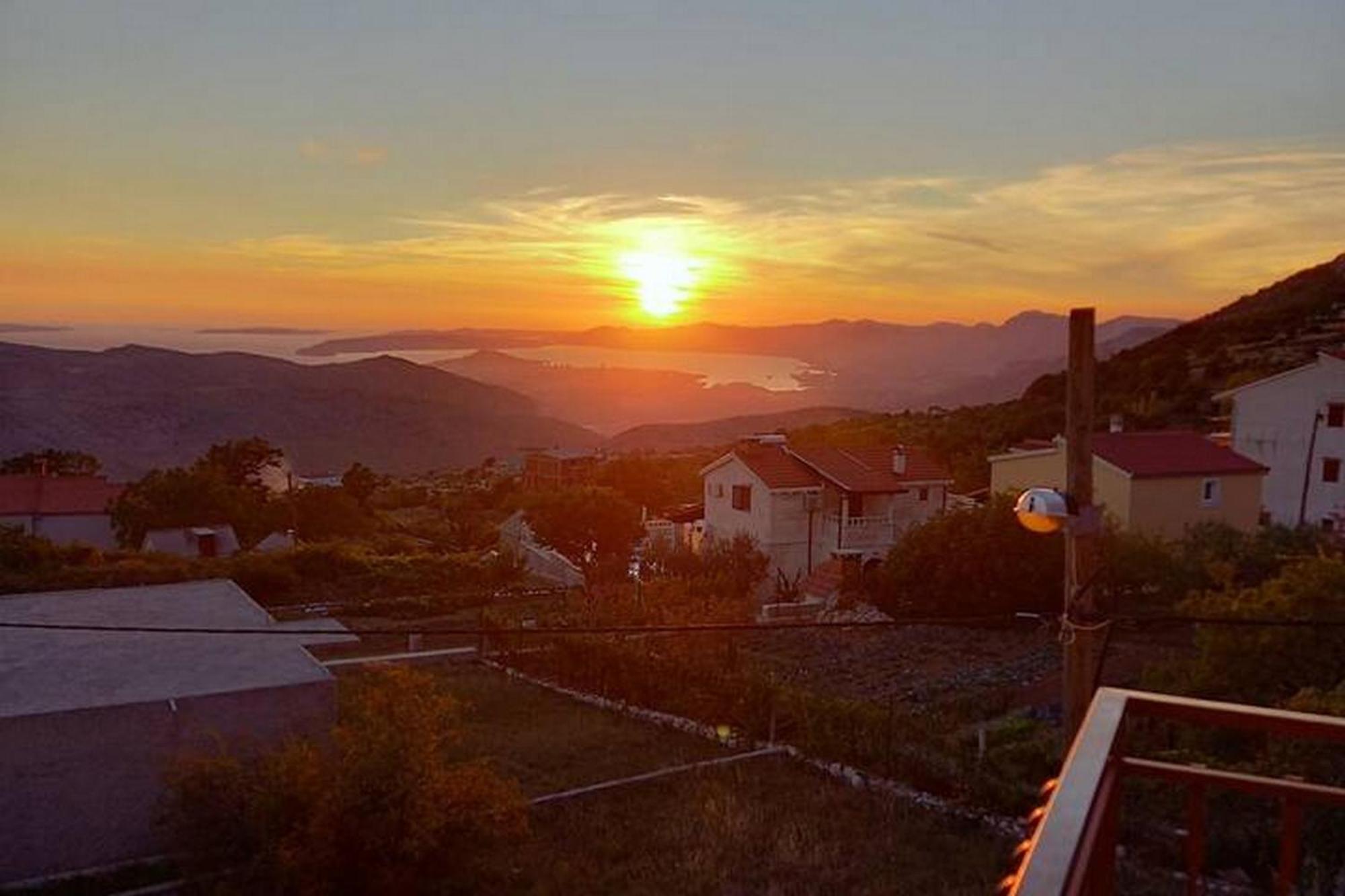 Holiday Home Mons Aureus Gornje Sitno Экстерьер фото